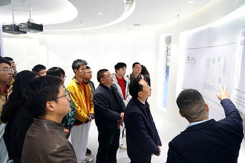 課堂搬進(jìn)企業(yè) 重理工師生身臨“企”境，探索新材料技術(shù)研發(fā)新篇章